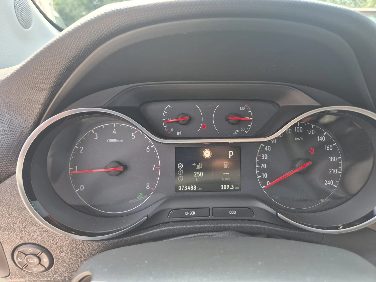 Opel Crossland X 1.2, 130кс. ТОП, снимка 8 - Автомобили и джипове - 55968256