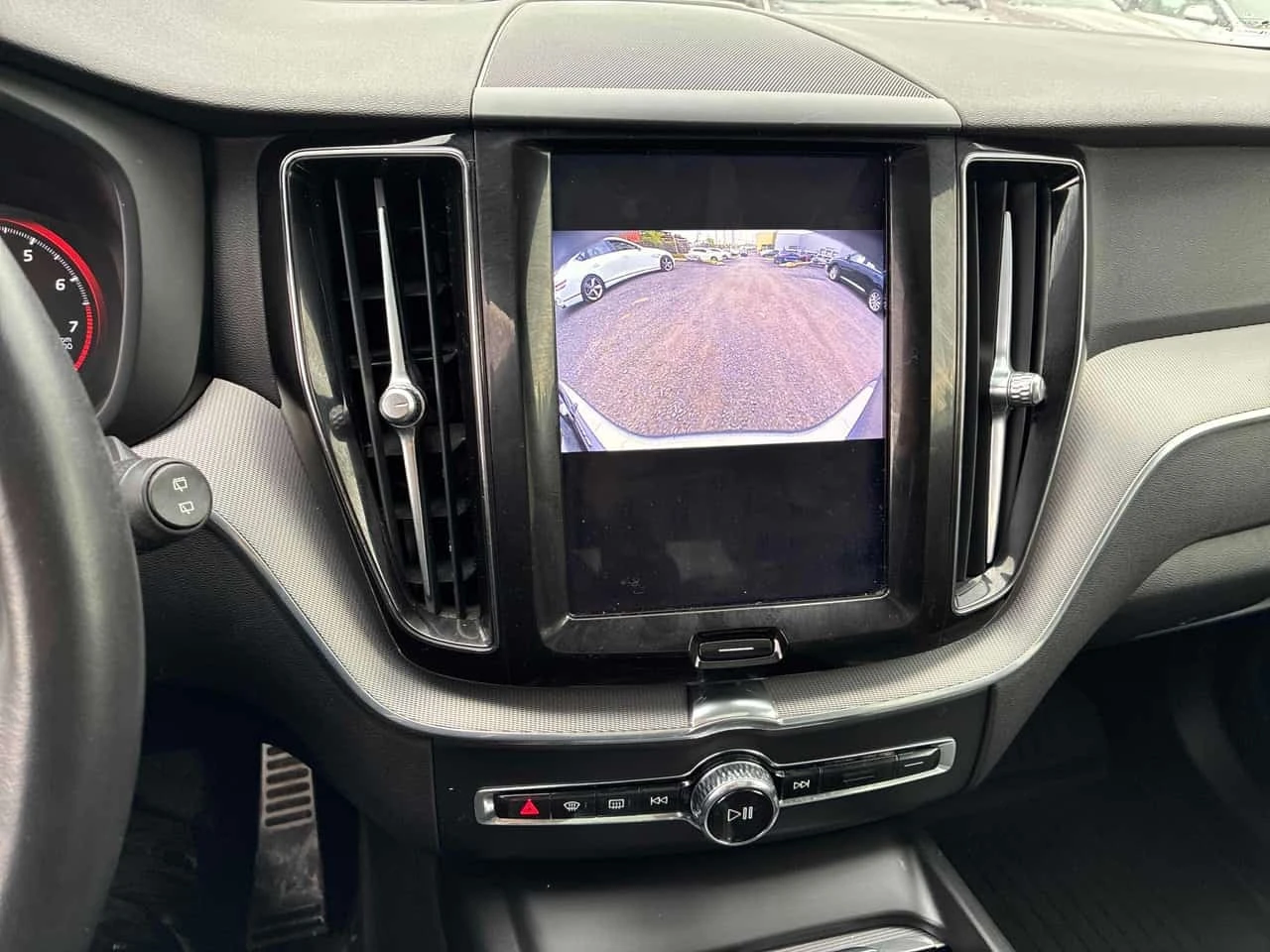 Volvo XC60 * R Design * CARFAX * ОПЦИЯ ЗА ФИНАНСИРАНЕ , снимка 9 - Автомобили и джипове - 56161574