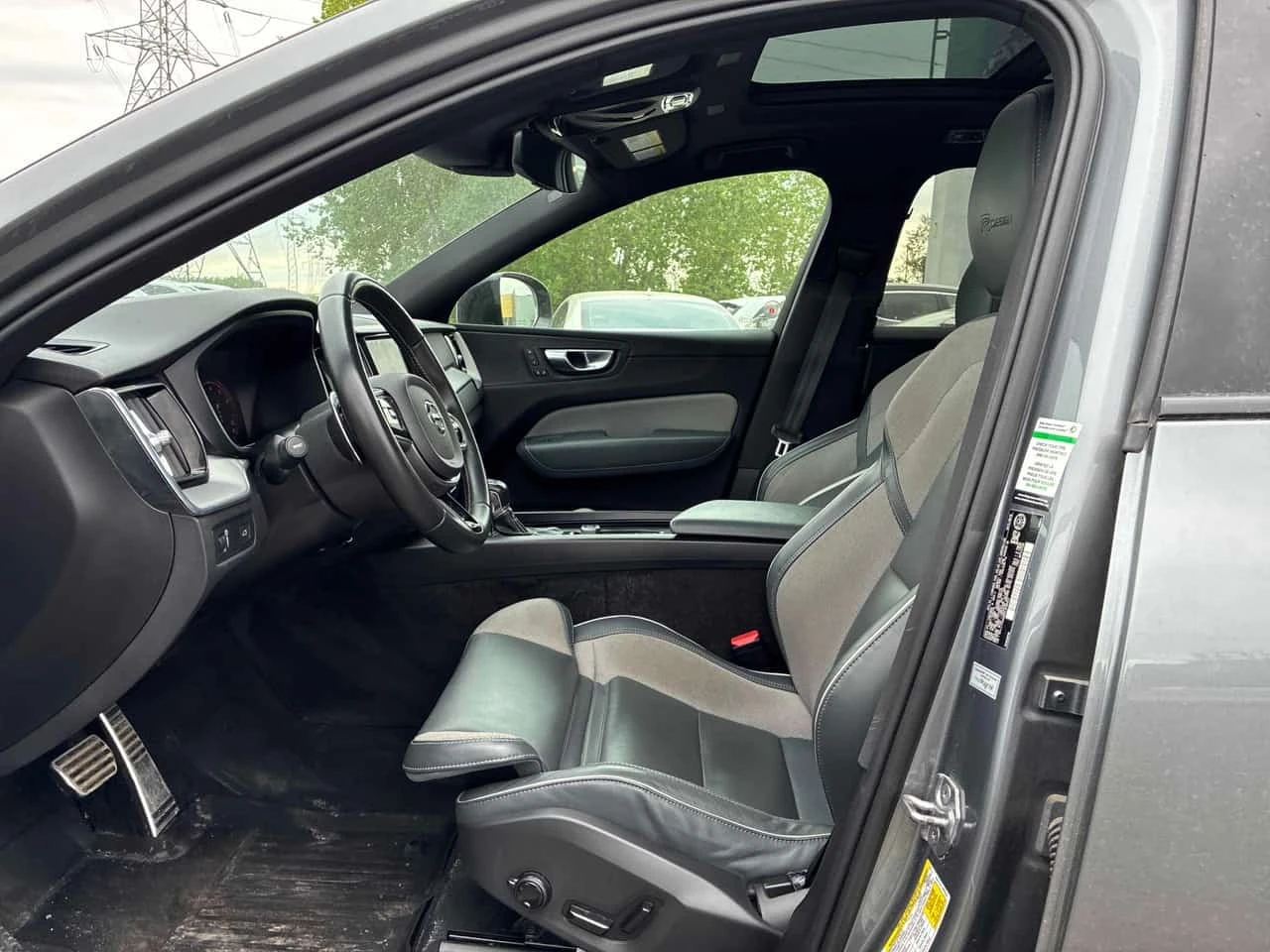 Volvo XC60 * R Design * CARFAX * ОПЦИЯ ЗА ФИНАНСИРАНЕ , снимка 12 - Автомобили и джипове - 56161574