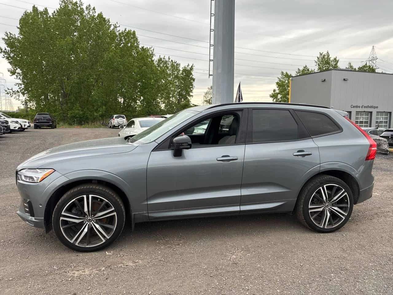 Volvo XC60 * R Design * CARFAX * ОПЦИЯ ЗА ФИНАНСИРАНЕ , снимка 2 - Автомобили и джипове - 56161574