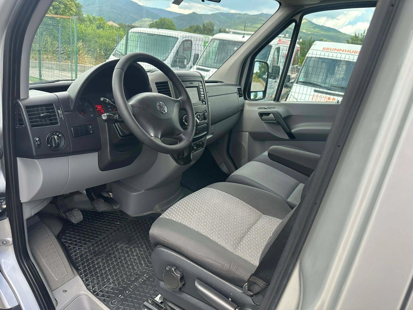 VW Crafter 2.0TDI* КЛИМА* НАВИ* НЕМСКИ* Оригинал, снимка 13 - Бусове и автобуси - 53224673