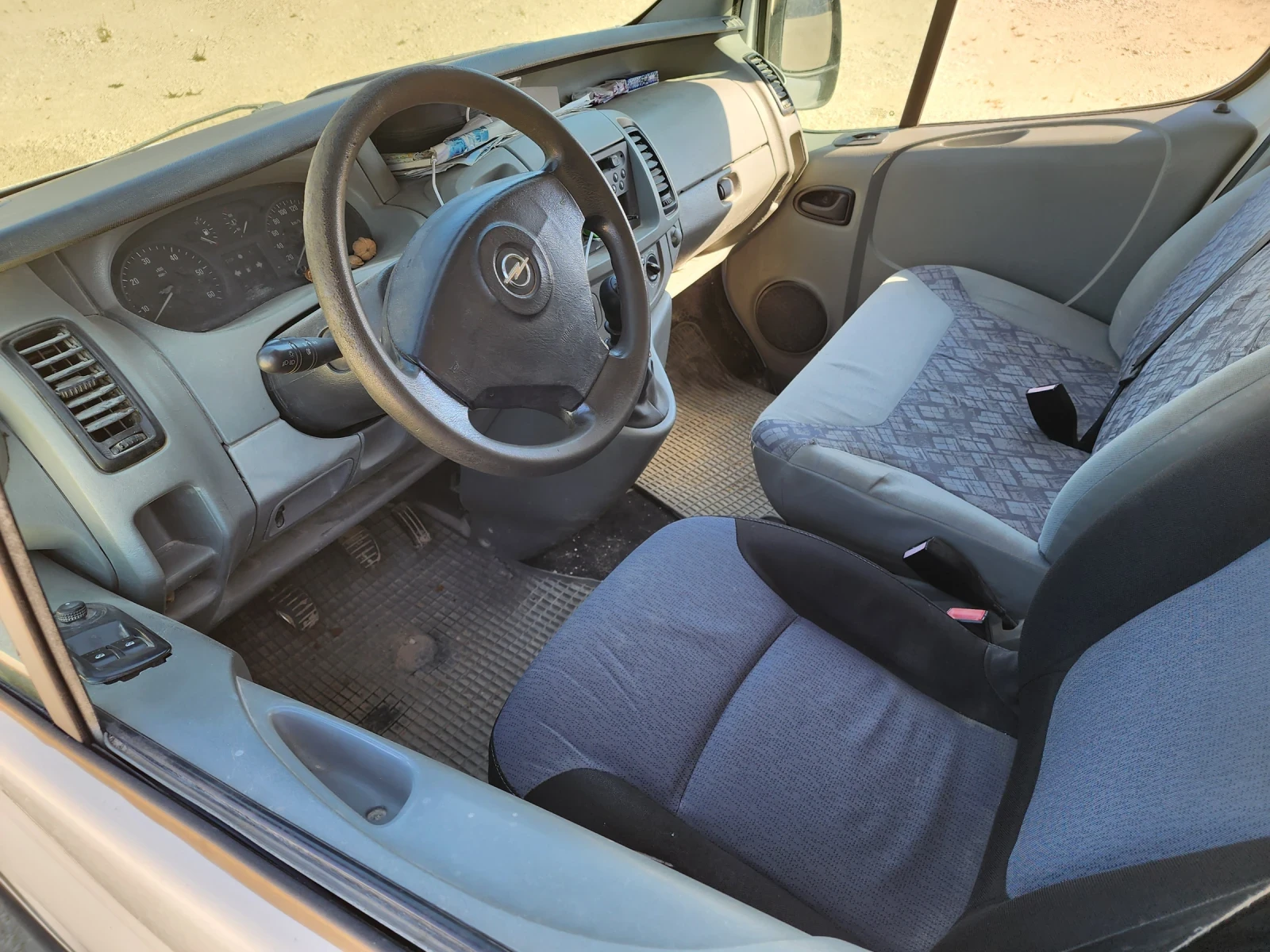 Opel Vivaro, снимка 5 - Бусове и автобуси - 56021059