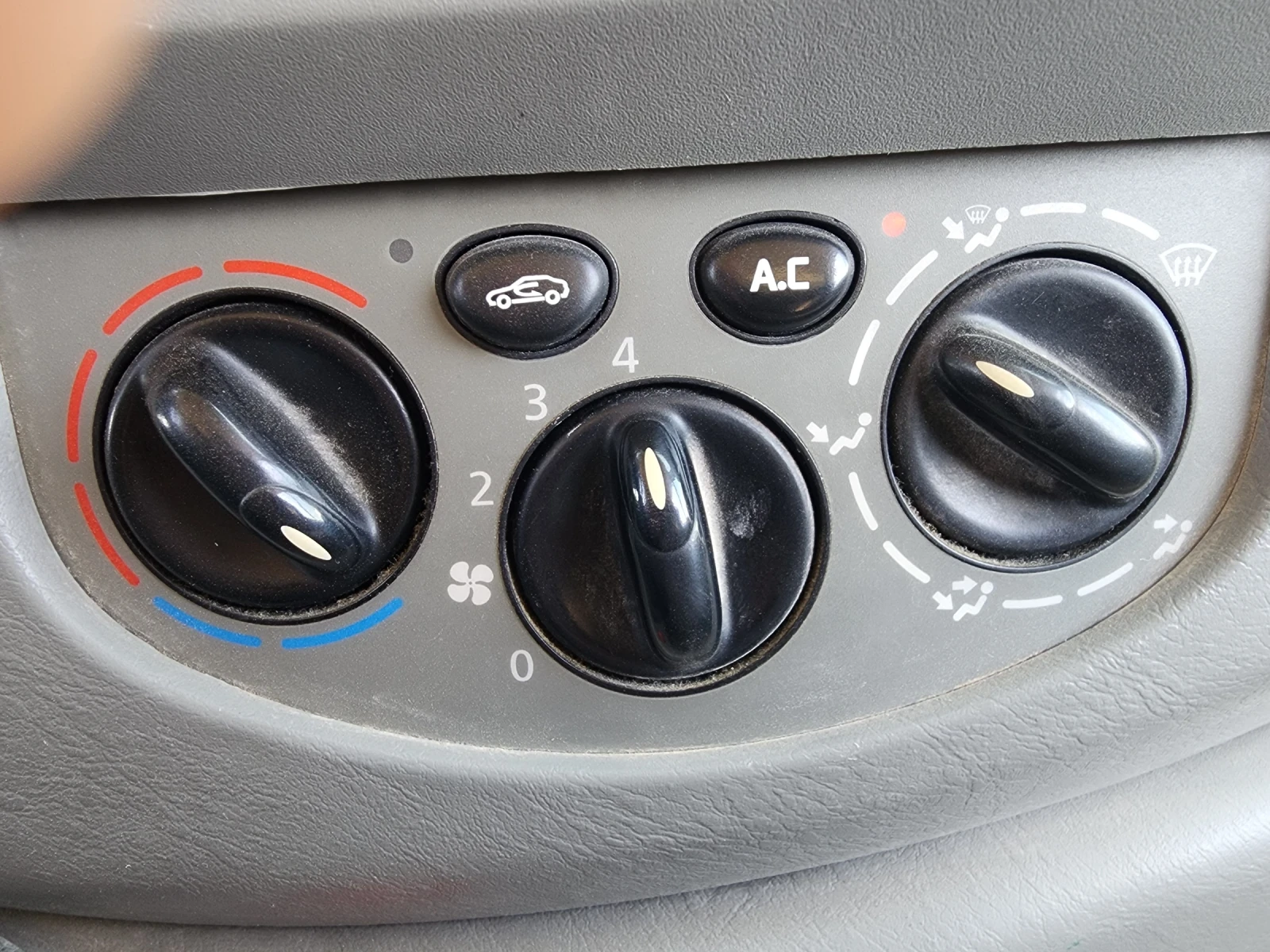 Opel Vivaro, снимка 7 - Бусове и автобуси - 56021059