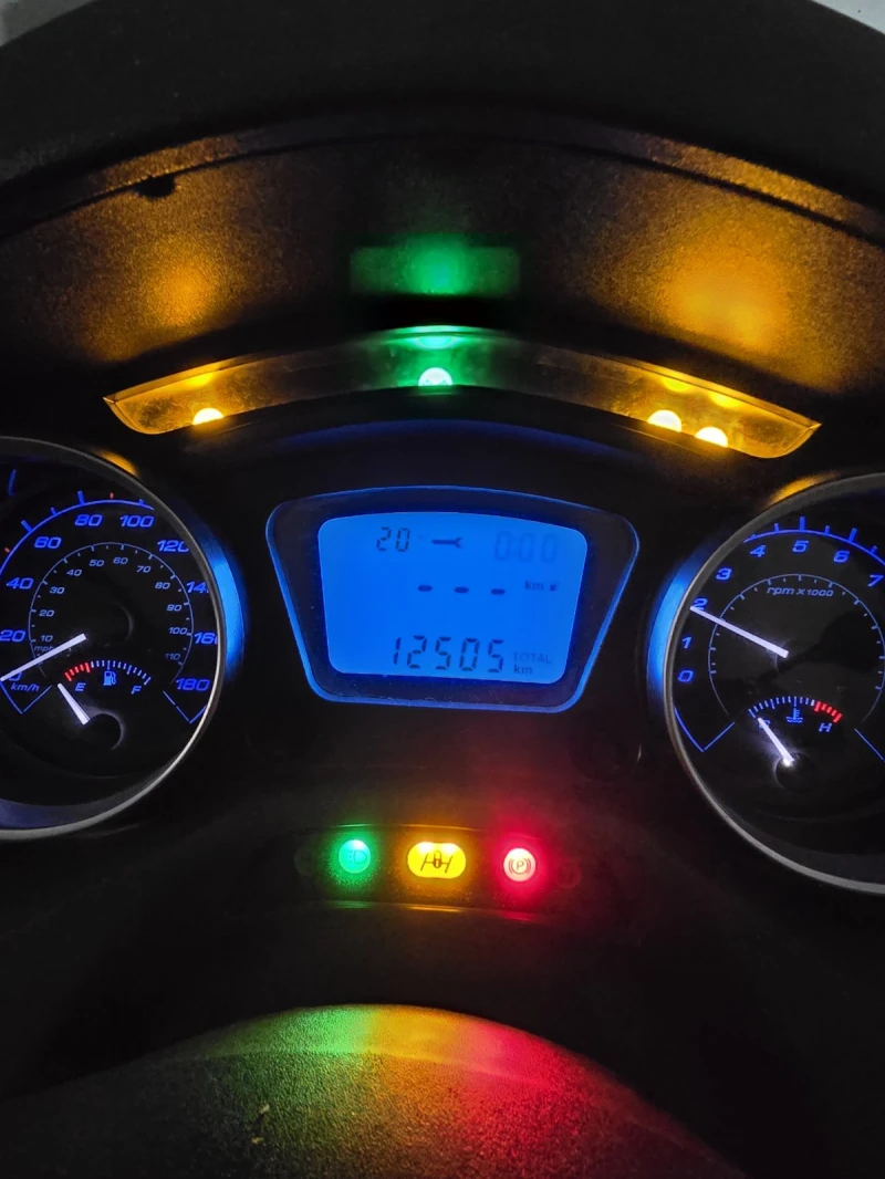 Piaggio Mp3 300 HPE-ПЕРФЕКТЕН, снимка 6 - Мотоциклети и мототехника - 53234533