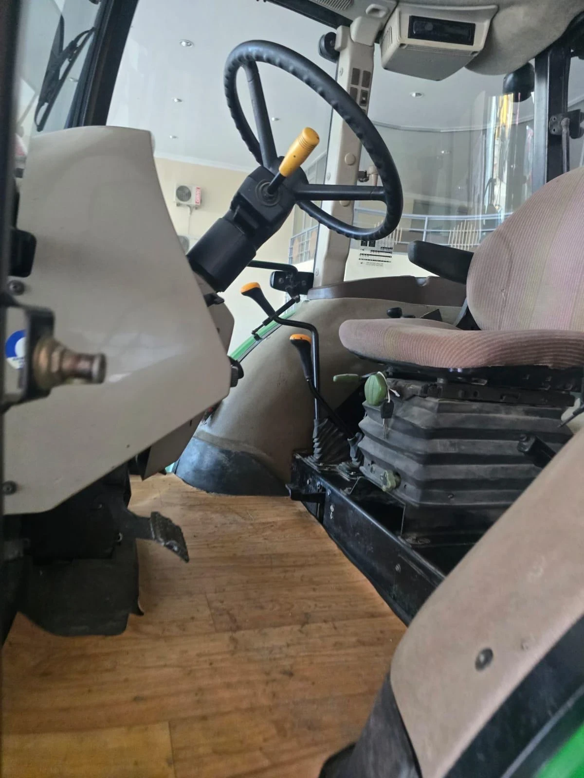 Трактор John Deere 5725SP, снимка 4 - Селскостопанска техника - 56438679