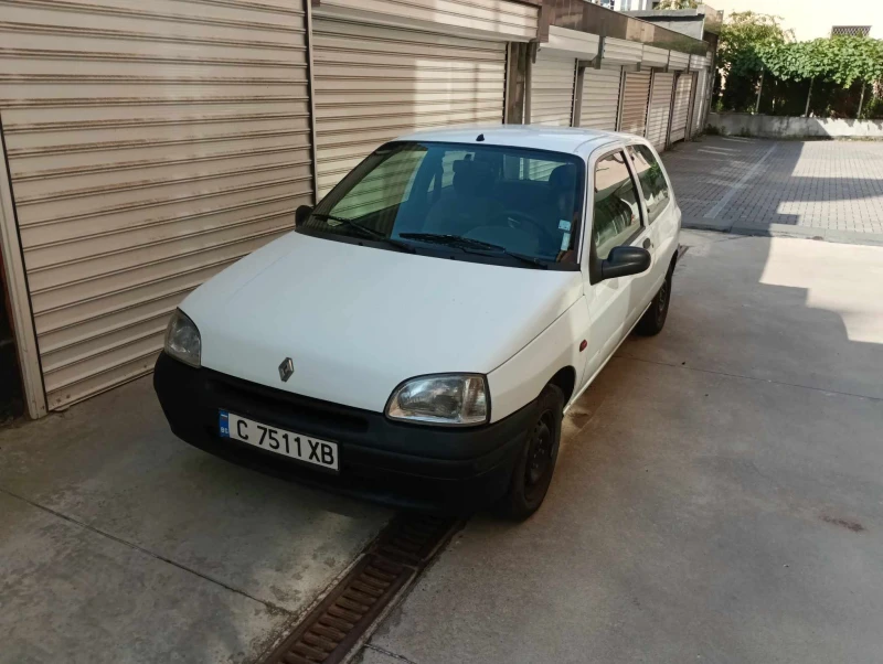 Renault Clio, снимка 1 - Автомобили и джипове - 47674268