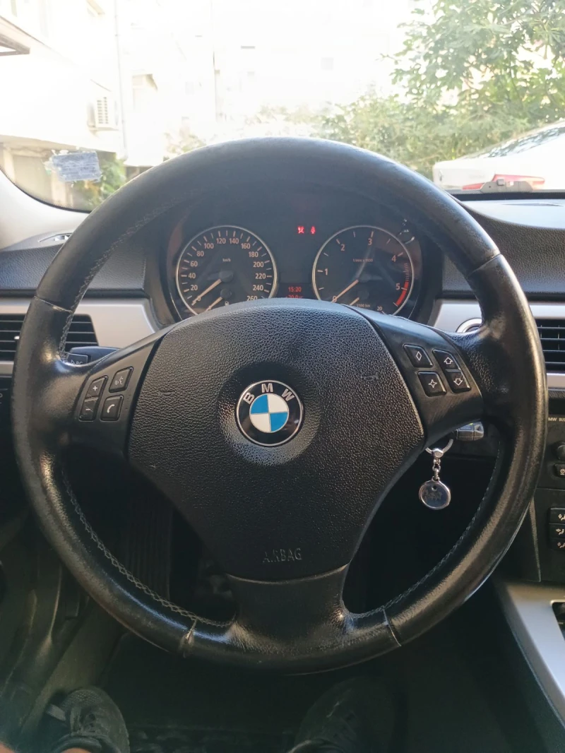 BMW 320, снимка 14 - Автомобили и джипове - 48367174