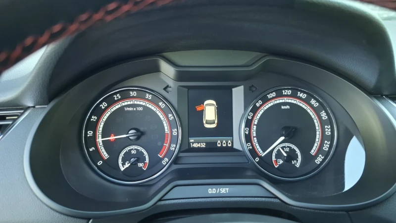 Skoda Octavia, снимка 8 - Автомобили и джипове - 52564528