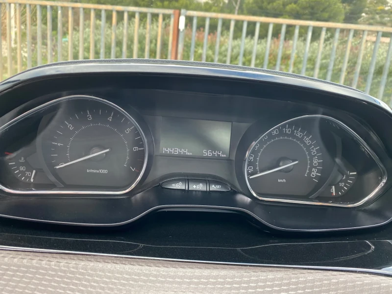 Peugeot 2008, снимка 8 - Автомобили и джипове - 52956046