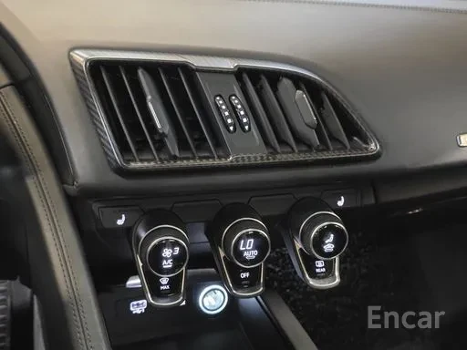 Audi R8 5.2 V10 Plus quattro* Камера, снимка 12 - Автомобили и джипове - 56680732