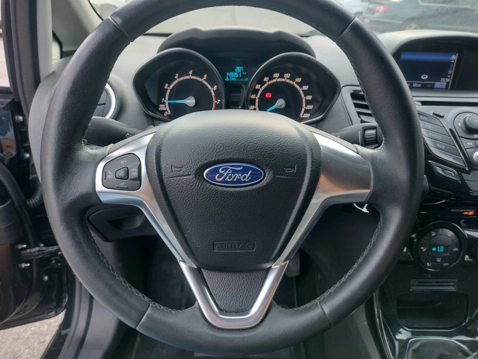 Ford Fiesta 1,0i UNIKAT+NAVI - изображение 7