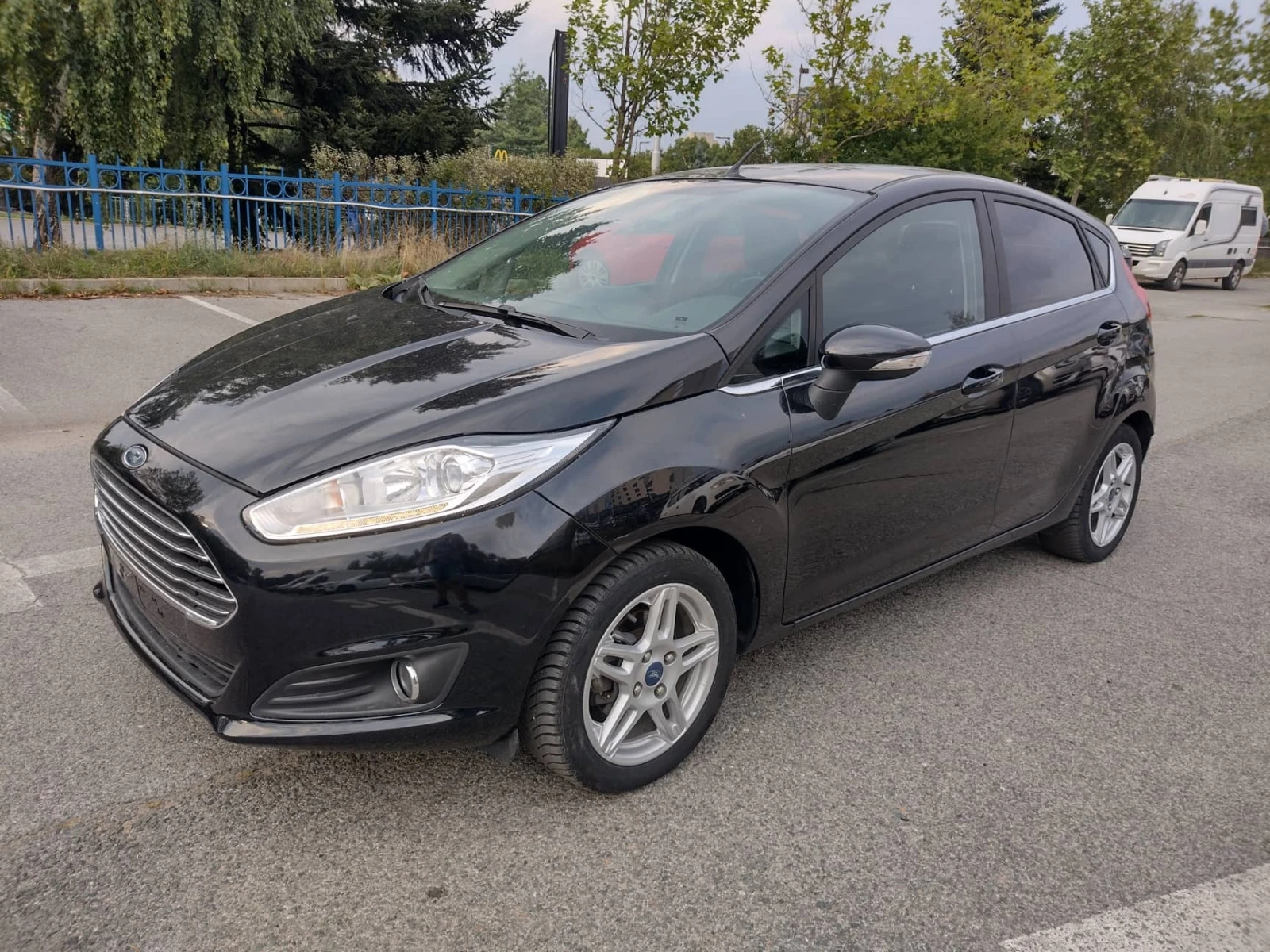 Ford Fiesta 1,0i UNIKAT+NAVI - изображение 2