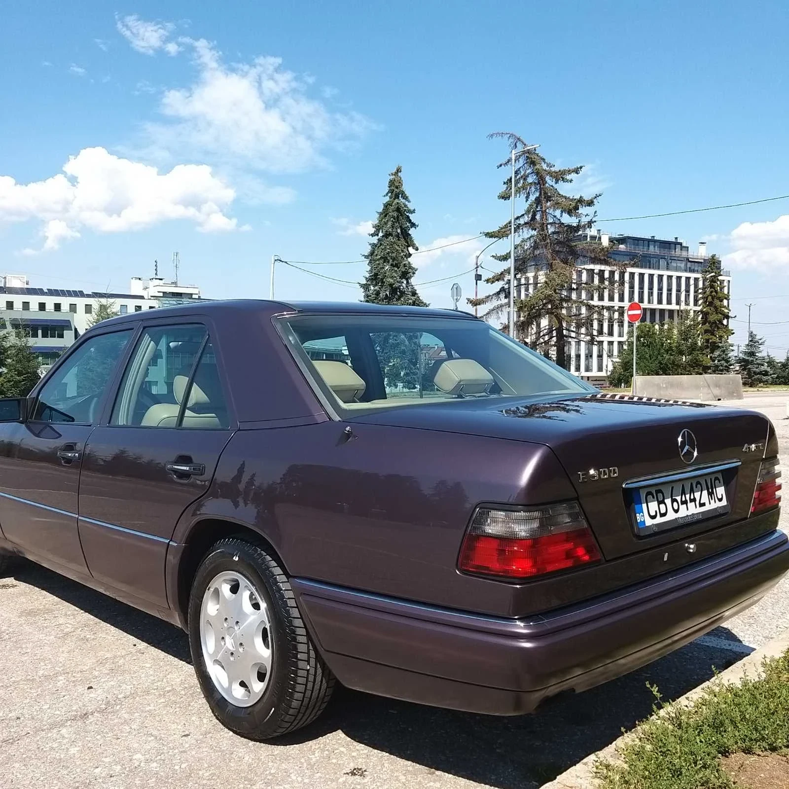 Mercedes-Benz E 300 4MATIC - изображение 4