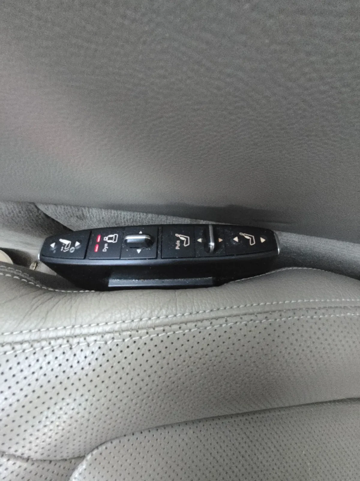 Mercedes-Benz CLS 500 Топ топ топ състояние, снимка 16 - Автомобили и джипове - 54195929