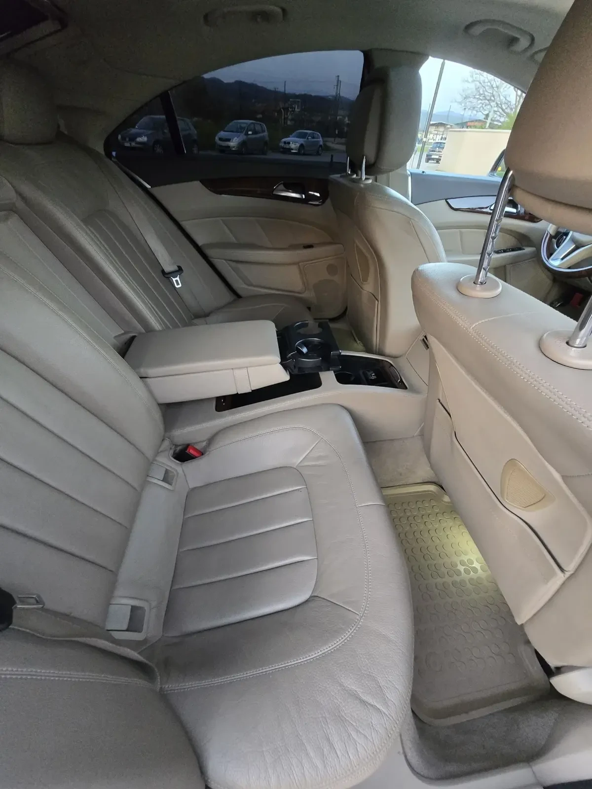 Mercedes-Benz CLS 500 Топ топ топ състояние, снимка 11 - Автомобили и джипове - 54195929