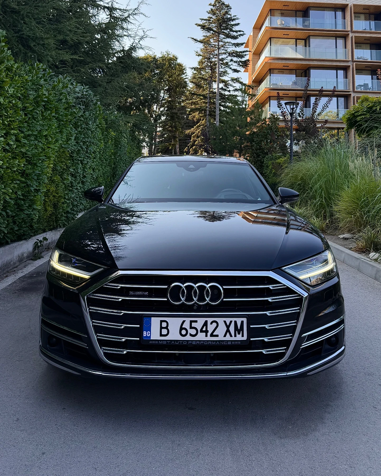 Audi A8 3.0 TDI 3xTV 4xОбдухване Масажи Distronic Head Up, снимка 2 - Автомобили и джипове - 55793040