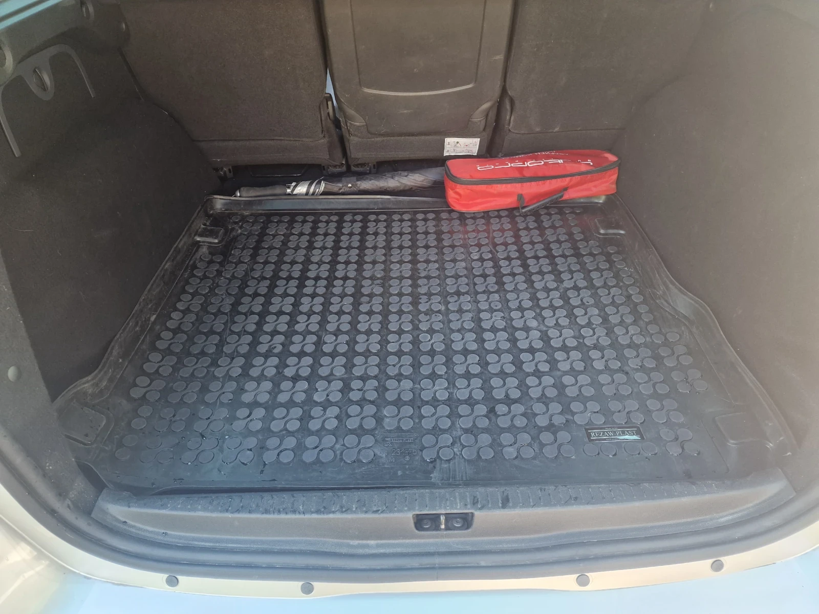 Renault Scenic 1.5 DCI, снимка 14 - Автомобили и джипове - 56259991