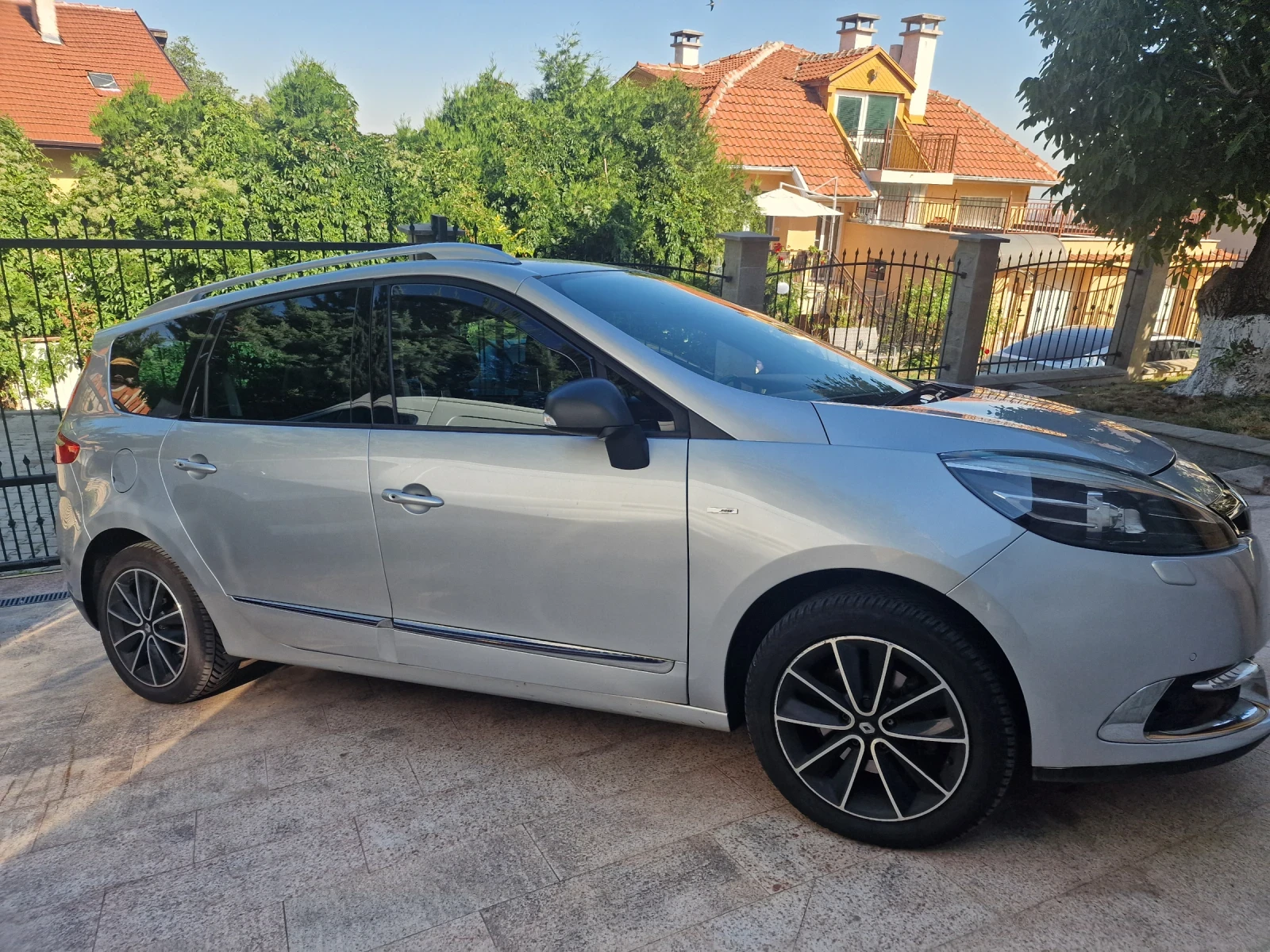 Renault Scenic 1.5 DCI, снимка 2 - Автомобили и джипове - 56259991