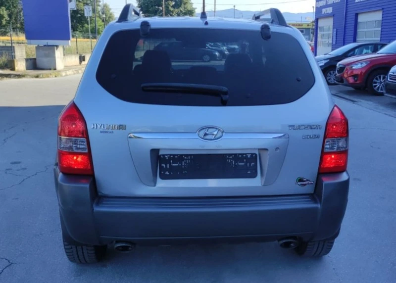 Hyundai Tucson 2.0CRD 4X4 , снимка 4 - Автомобили и джипове - 46718474