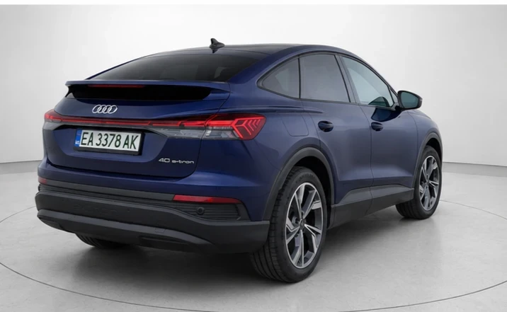 Audi Q4 E-Tron 40, Гаранция, лизинг, SOH 93.3%, Налична, снимка 2 - Автомобили и джипове - 54667587
