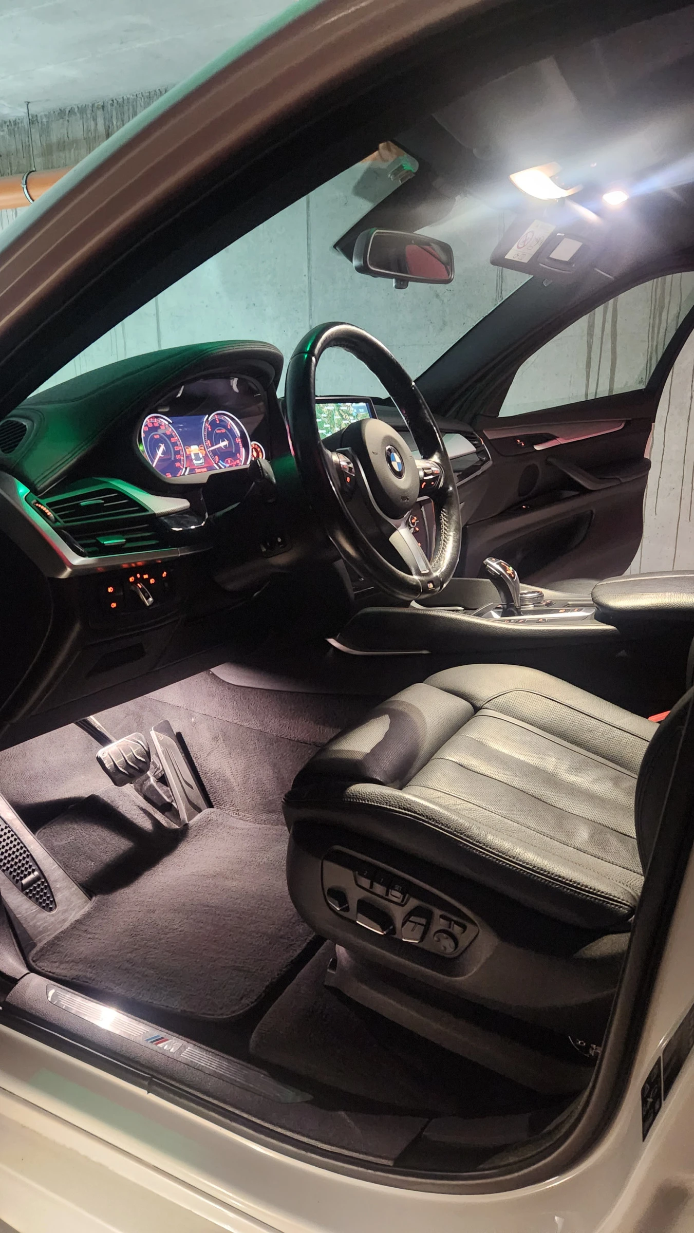 BMW X6 xDrive40d - M-Perfomance Carbon ВТОРИ СОБСТВЕНИК - изображение 8