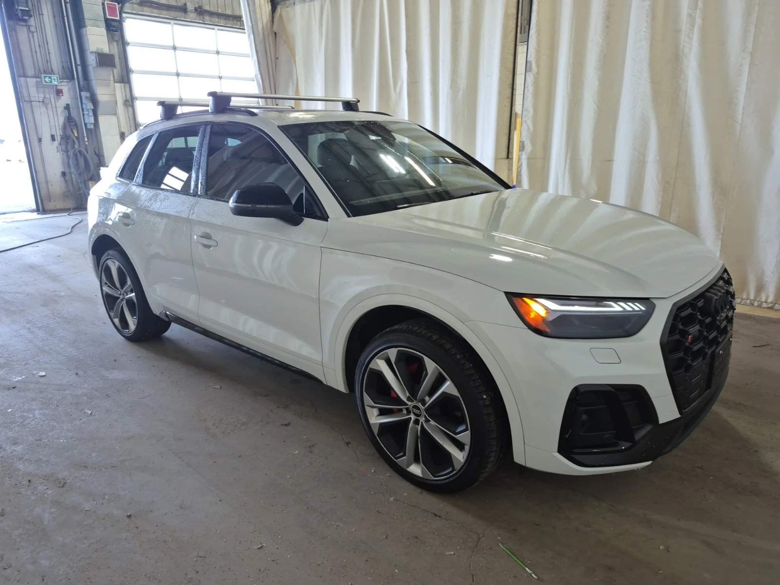 Audi SQ5 TECHNIK * * CARFAX * * АВТО КРЕДИТ * *  - изображение 3