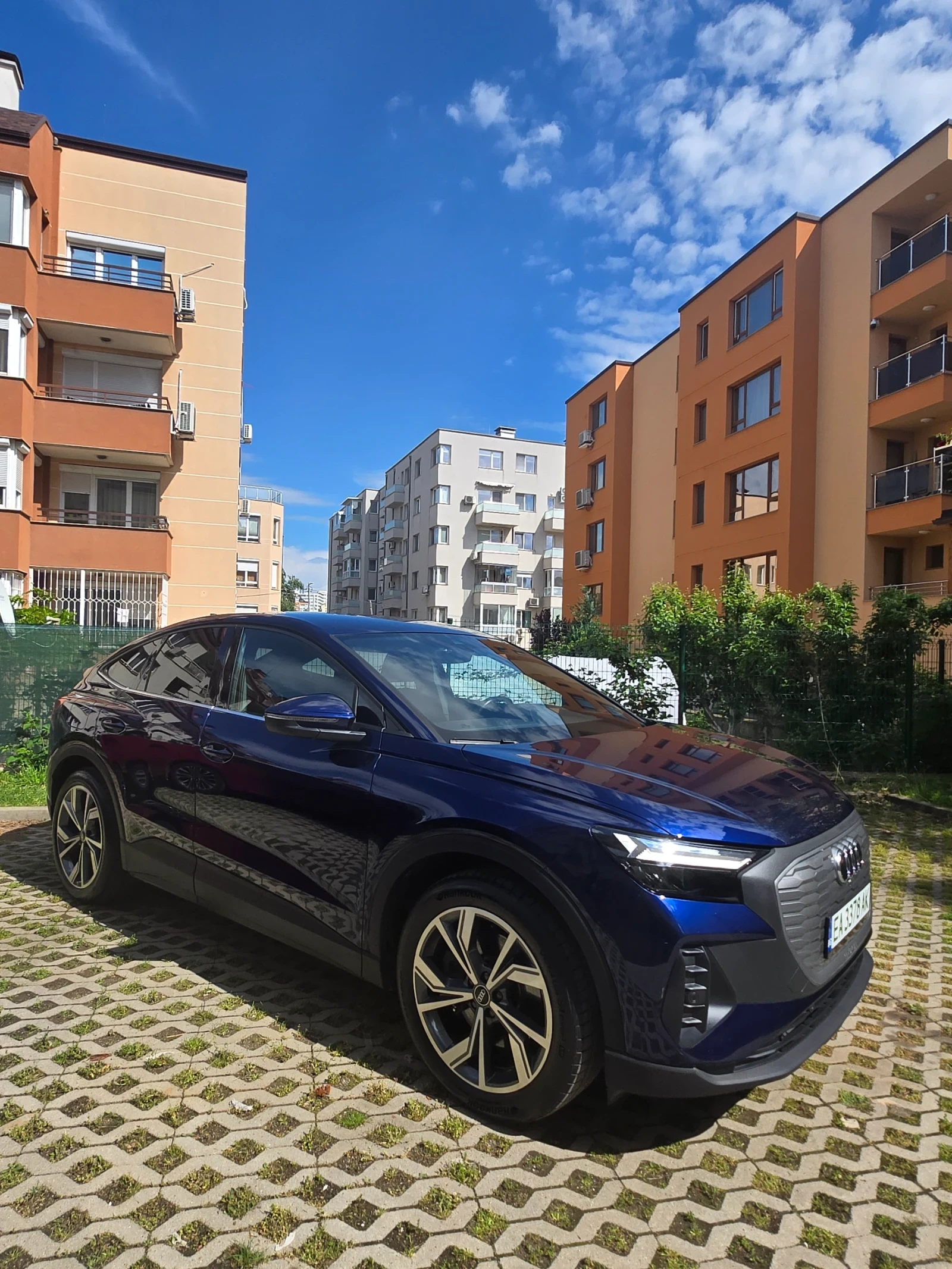 Audi Q4 E-Tron 40, Гаранция, лизинг, SOH 93.3%, снимка 4 - Автомобили и джипове - 54667587
