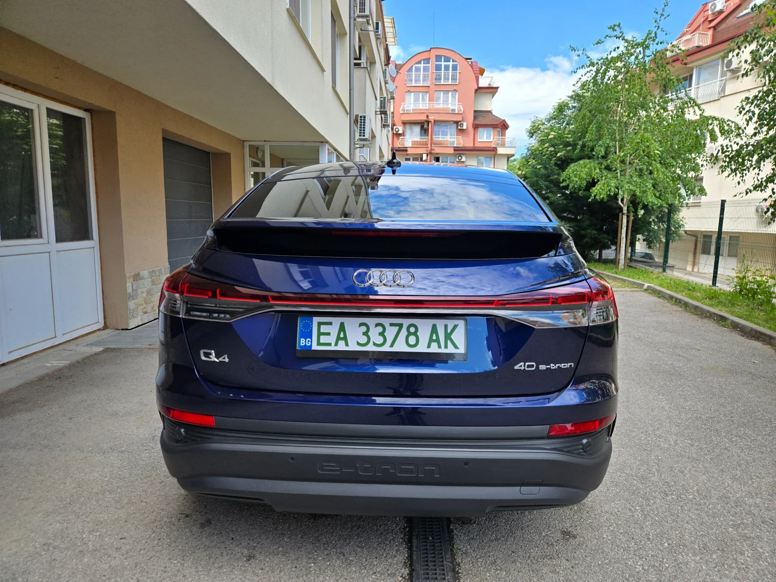 Audi Q4 E-Tron 40, Гаранция, лизинг, SOH 93.3%, снимка 10 - Автомобили и джипове - 54667587