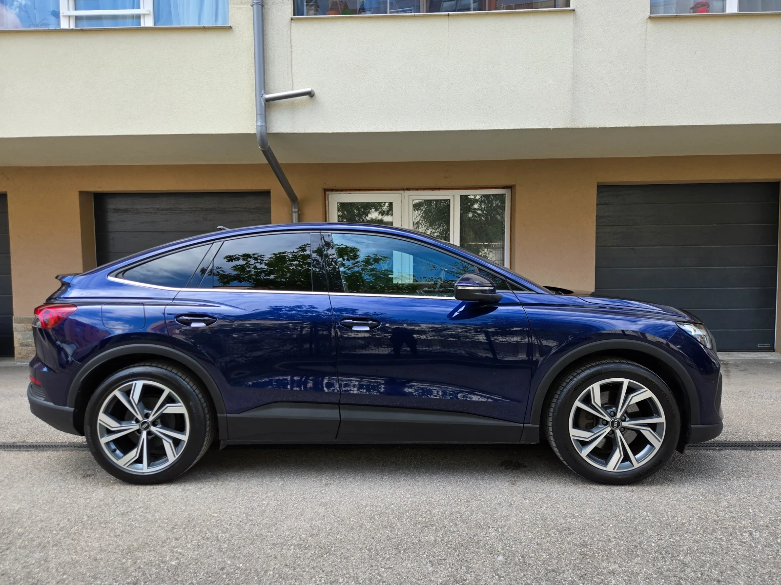Audi Q4 E-Tron 40, Гаранция, лизинг, SOH 93.3%, снимка 8 - Автомобили и джипове - 54667587