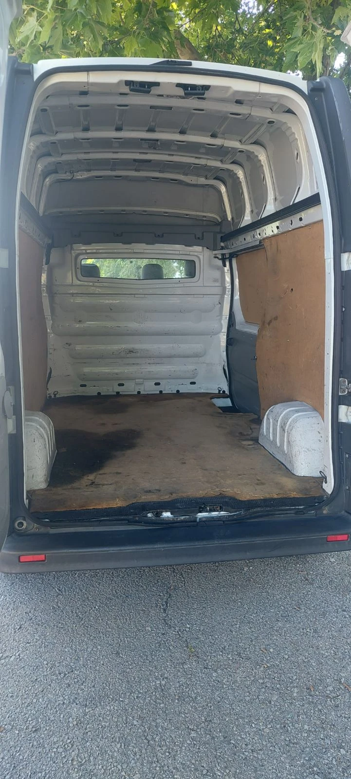 Opel Vivaro 2.5 cdti клима, снимка 9 - Бусове и автобуси - 55838638