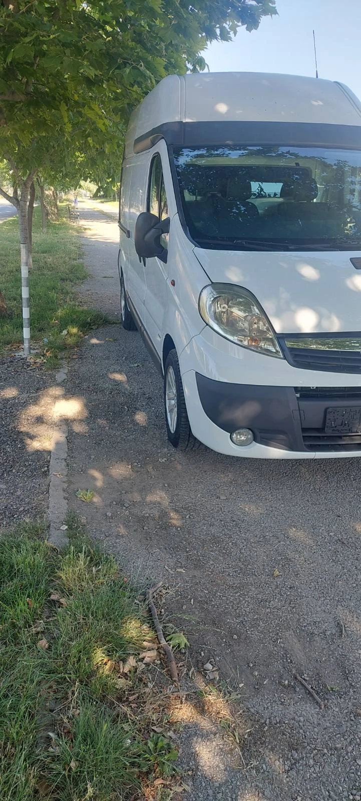 Opel Vivaro 2.5 cdti клима, снимка 3 - Бусове и автобуси - 55838638