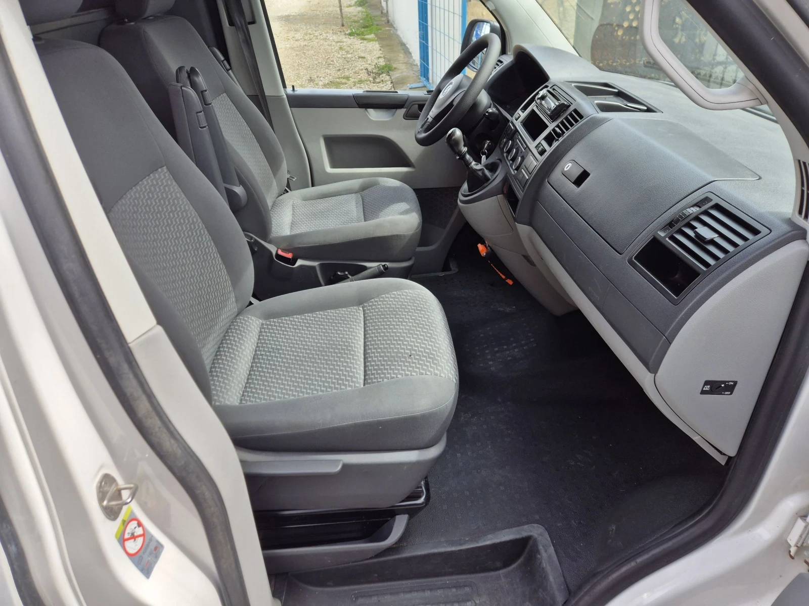 VW Transporter 2.0TDI  - изображение 10