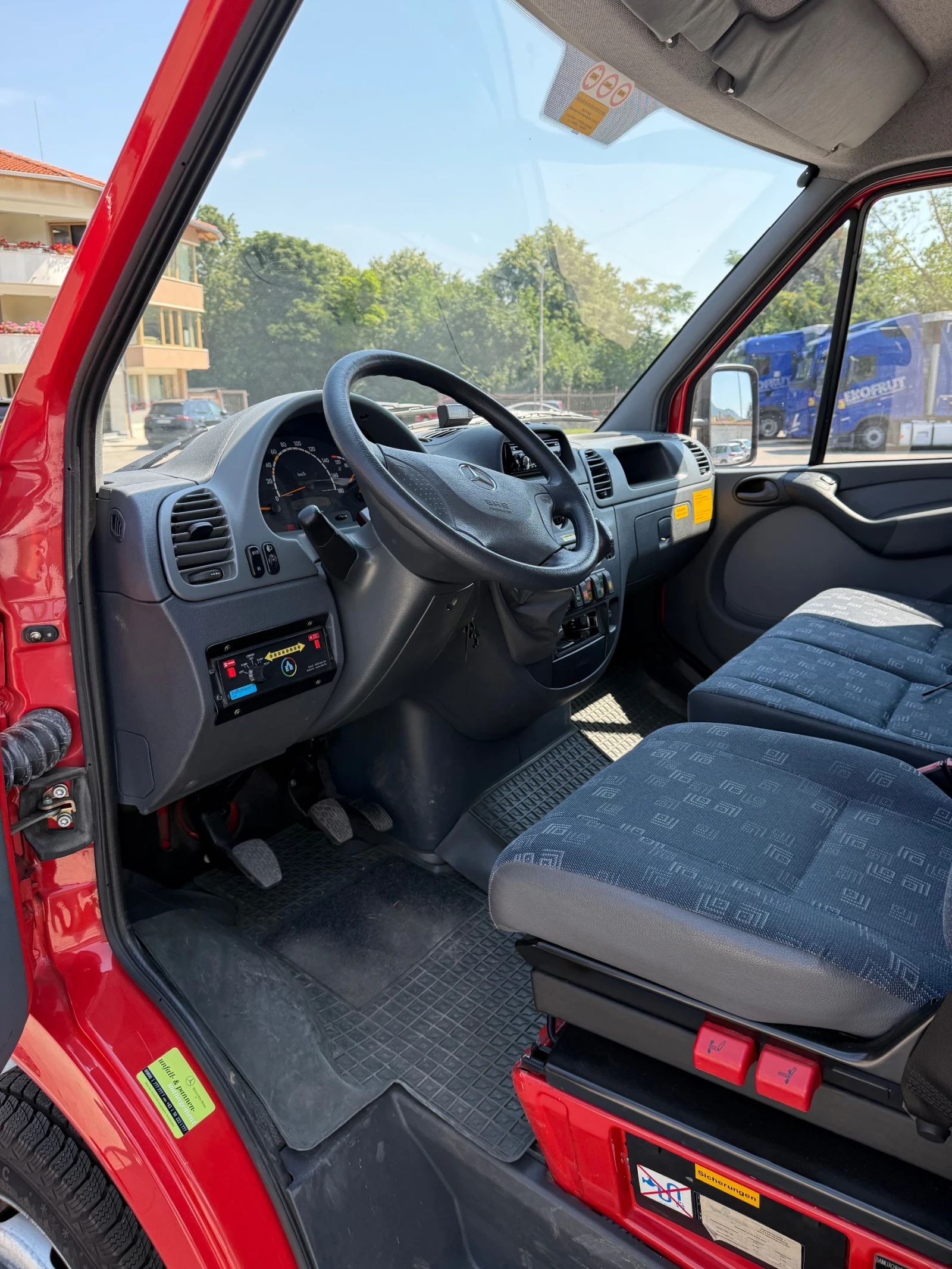 Mercedes-Benz Sprinter 416* 4x4* пожарна* 15 683км* перфектен, снимка 10 - Бусове и автобуси - 55060932