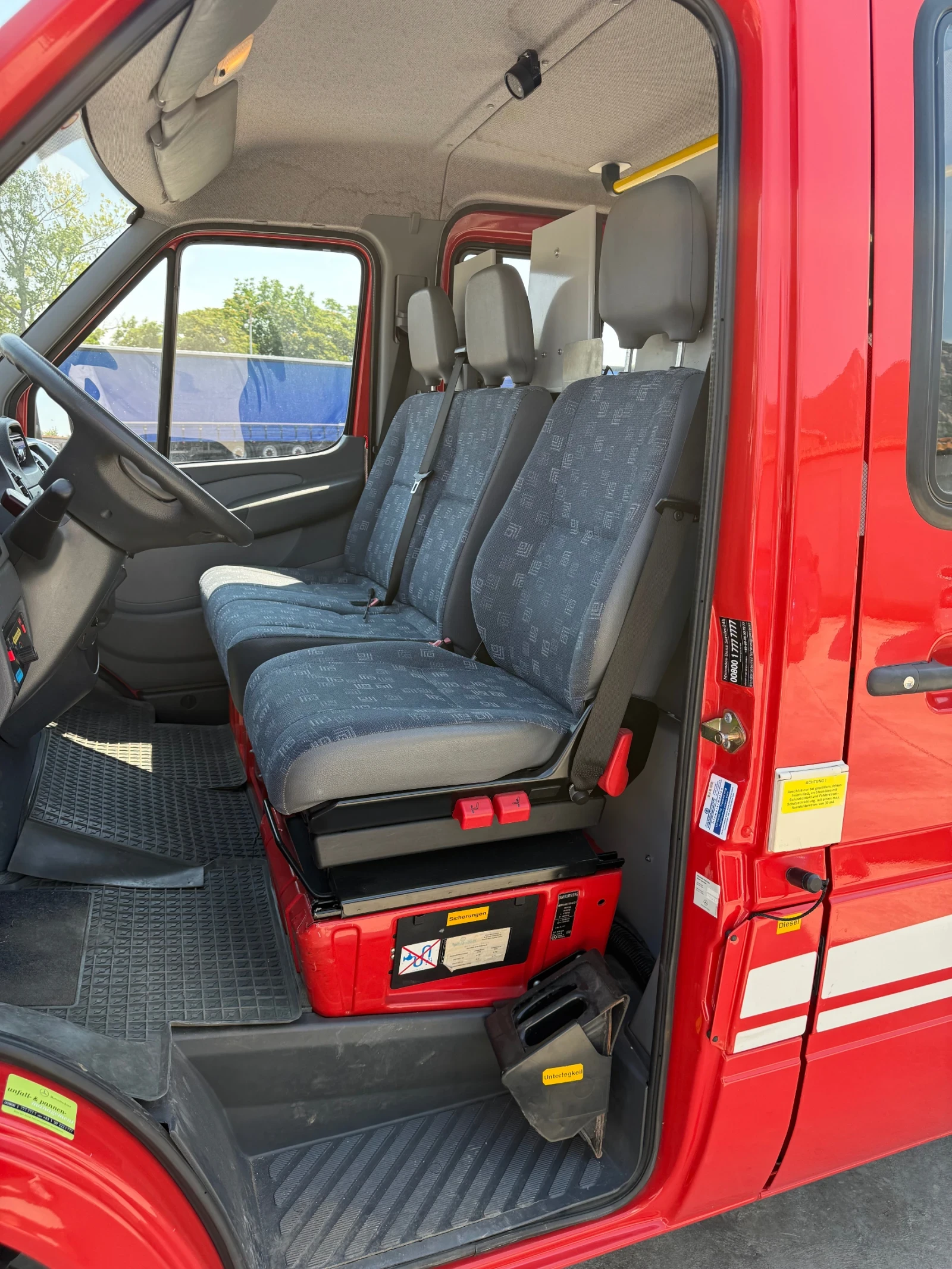 Mercedes-Benz Sprinter 416* 4x4* пожарна* 15 683км* перфектен, снимка 9 - Бусове и автобуси - 55060932