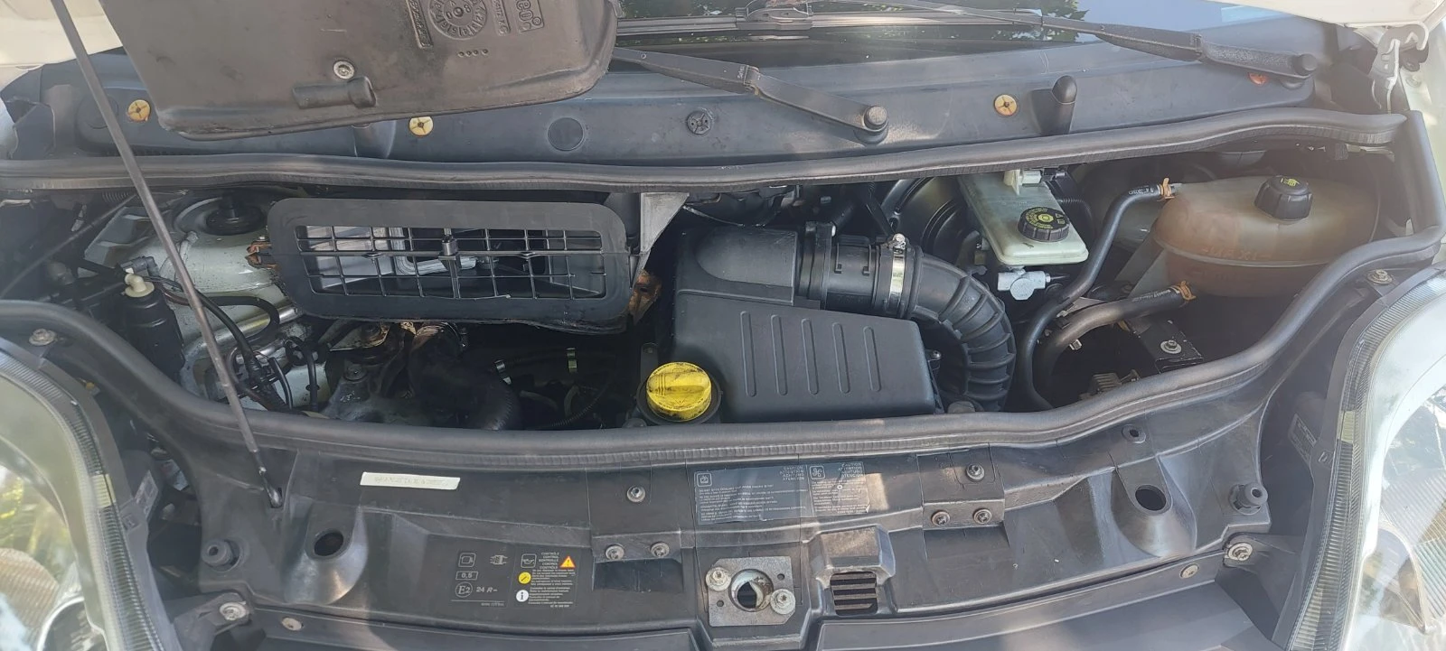 Opel Vivaro 2.5 cdti клима, снимка 17 - Бусове и автобуси - 55838638