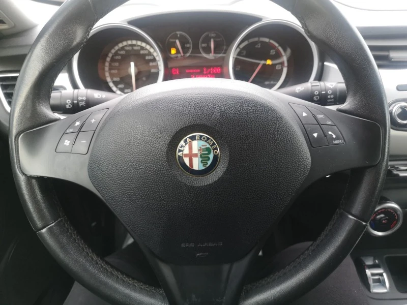 Alfa Romeo Giulietta 2.0JTD, снимка 12 - Автомобили и джипове - 44190551