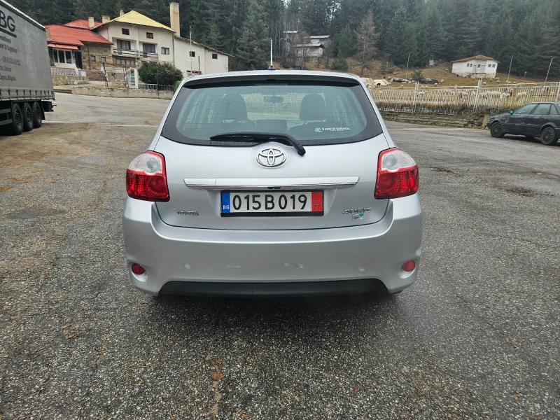 Toyota Auris 1.33i Euro 5A, снимка 8 - Автомобили и джипове - 48152863