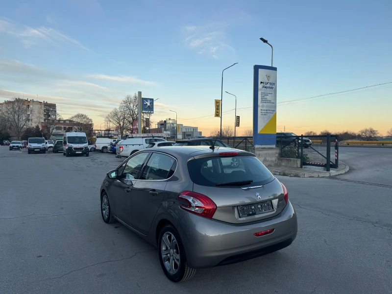 Peugeot 208 1.6 HDI 90kc, снимка 8 - Автомобили и джипове - 48381198