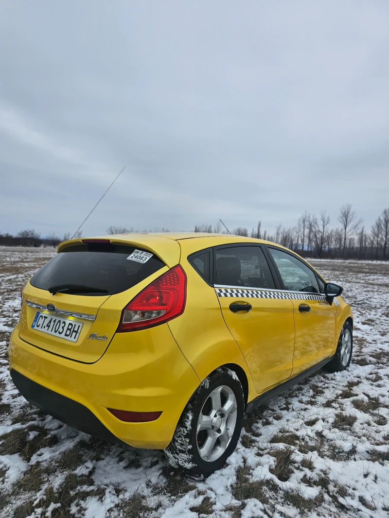 Ford Fiesta, снимка 1 - Автомобили и джипове - 48680784