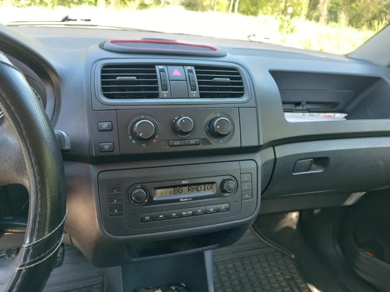 Skoda Fabia, снимка 9 - Автомобили и джипове - 52594417