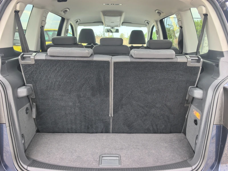 VW Touran 1.6TDI, снимка 11 - Автомобили и джипове - 51486121