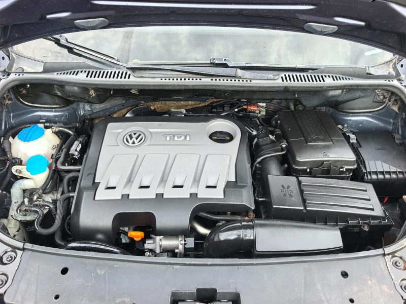 VW Touran 1.6TDI, снимка 15 - Автомобили и джипове - 51486121