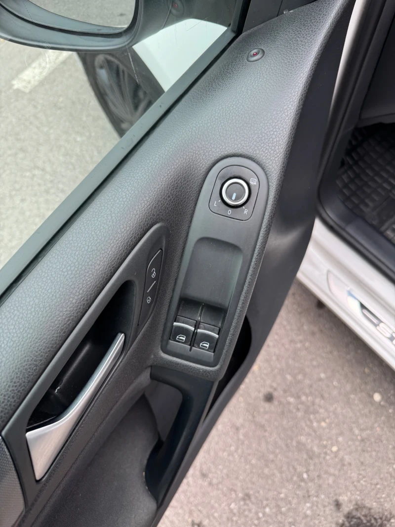 VW Golf 1.6 TDI Style, снимка 7 - Автомобили и джипове - 52460680