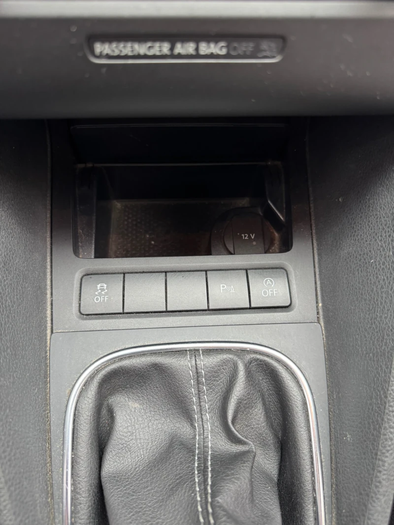 VW Golf 1.6 TDI Style, снимка 10 - Автомобили и джипове - 52460680