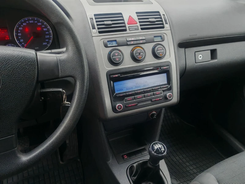 VW Touran 1.9 TDI 90 коня, снимка 10 - Автомобили и джипове - 52329940