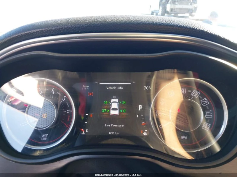 Dodge Challenger 3.6L V-6 DOHC, VVT, 305HP Rear Wheel Drive, снимка 14 - Автомобили и джипове - 53180554