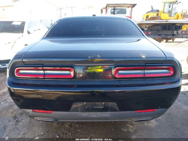 Dodge Challenger 3.6L V-6 DOHC, VVT, 305HP Rear Wheel Drive, снимка 9 - Автомобили и джипове - 53180554