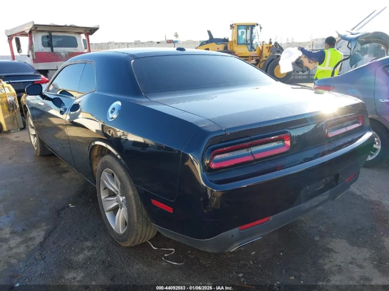 Dodge Challenger 3.6L V-6 DOHC, VVT, 305HP Rear Wheel Drive, снимка 10 - Автомобили и джипове - 53180554
