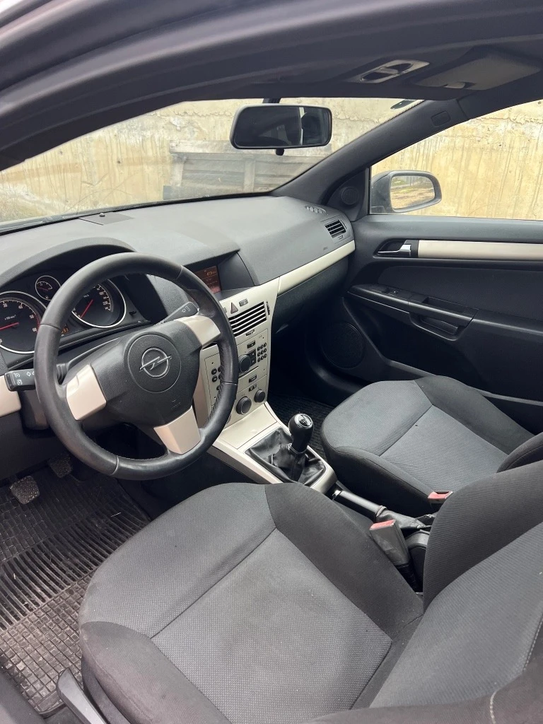 Opel Astra H GTC, снимка 4 - Автомобили и джипове - 53244793