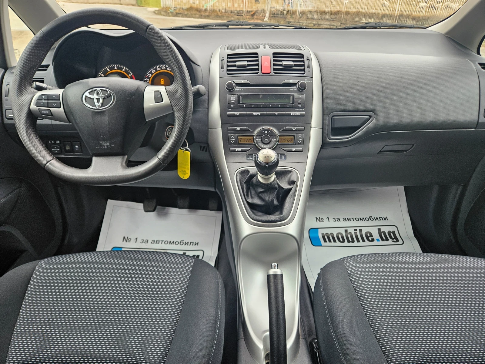 Toyota Auris 1.33i Euro 5A - изображение 9